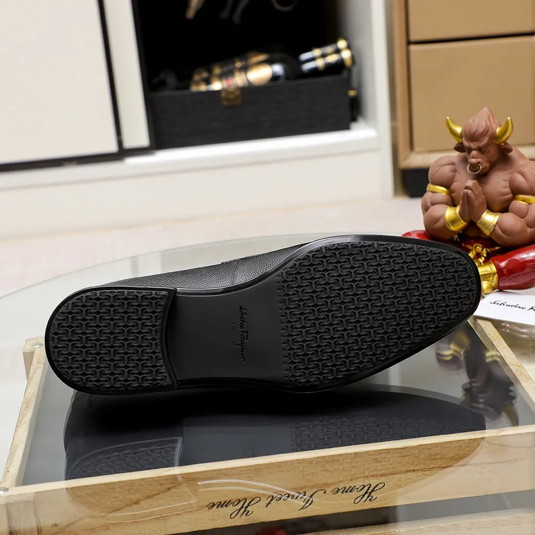 Men's shoes 💰600 🕷🕷🐂【Ferragamo】 Popular fashion casual shoes🇨🇳Official website counter 1:1 production, original mold opening💯Good quality can be seen, imported high-end first-layer pebbled calfskin, water-dyed🐂leather lining🌿very clear texture, high-quality waterproof, non-slip and wear-resistant outsole🎋high quality and low price, truly handmade🍓, 5 colors available! Code number 38-44 (45. To be customized)
